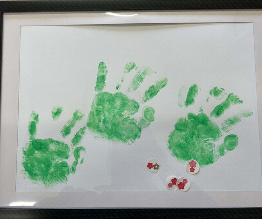 展示用絵画：命 [作者:西村有理那]